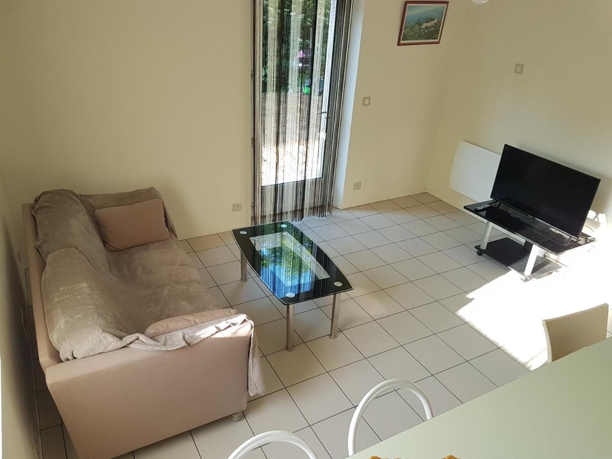 Apartment F2 En Rez De Jardin A